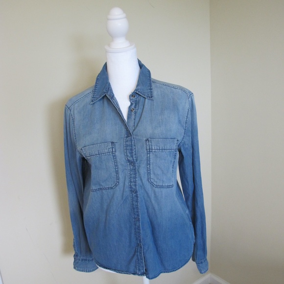 Express Tops - Women's Express Collared Denim staple casual Shirt top Size S blue EUC
